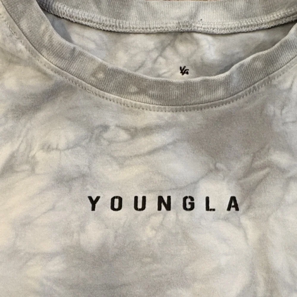 YoungLA Gray Tie-Dye Tee with Pink Roses & Hummingbirds M - Picture 2 of 6